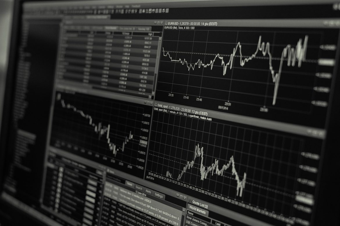 تباين في أداء وول ستريت وسط ترقب لبيانات التضخم ونتائج إنفيديا